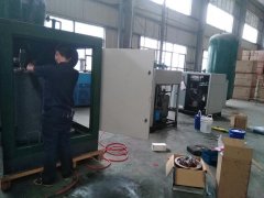 廈門(mén)化工企業(yè)3臺(tái)變頻螺桿空壓機(jī)保養(yǎng)